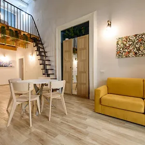 https://vico-sedil-capuano-21.hotels-amalfi.com